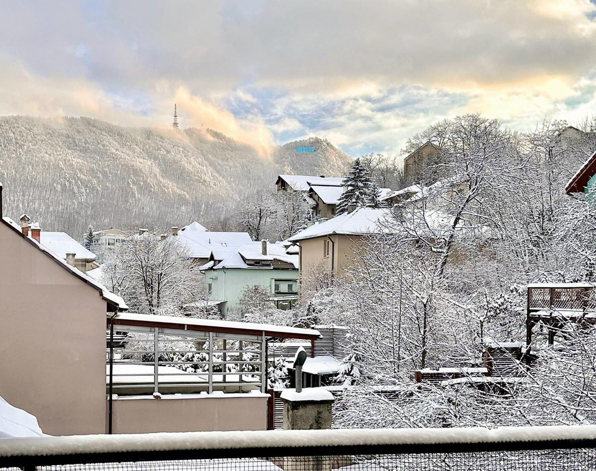 Central Premium Apartment Brasov Luaran gambar