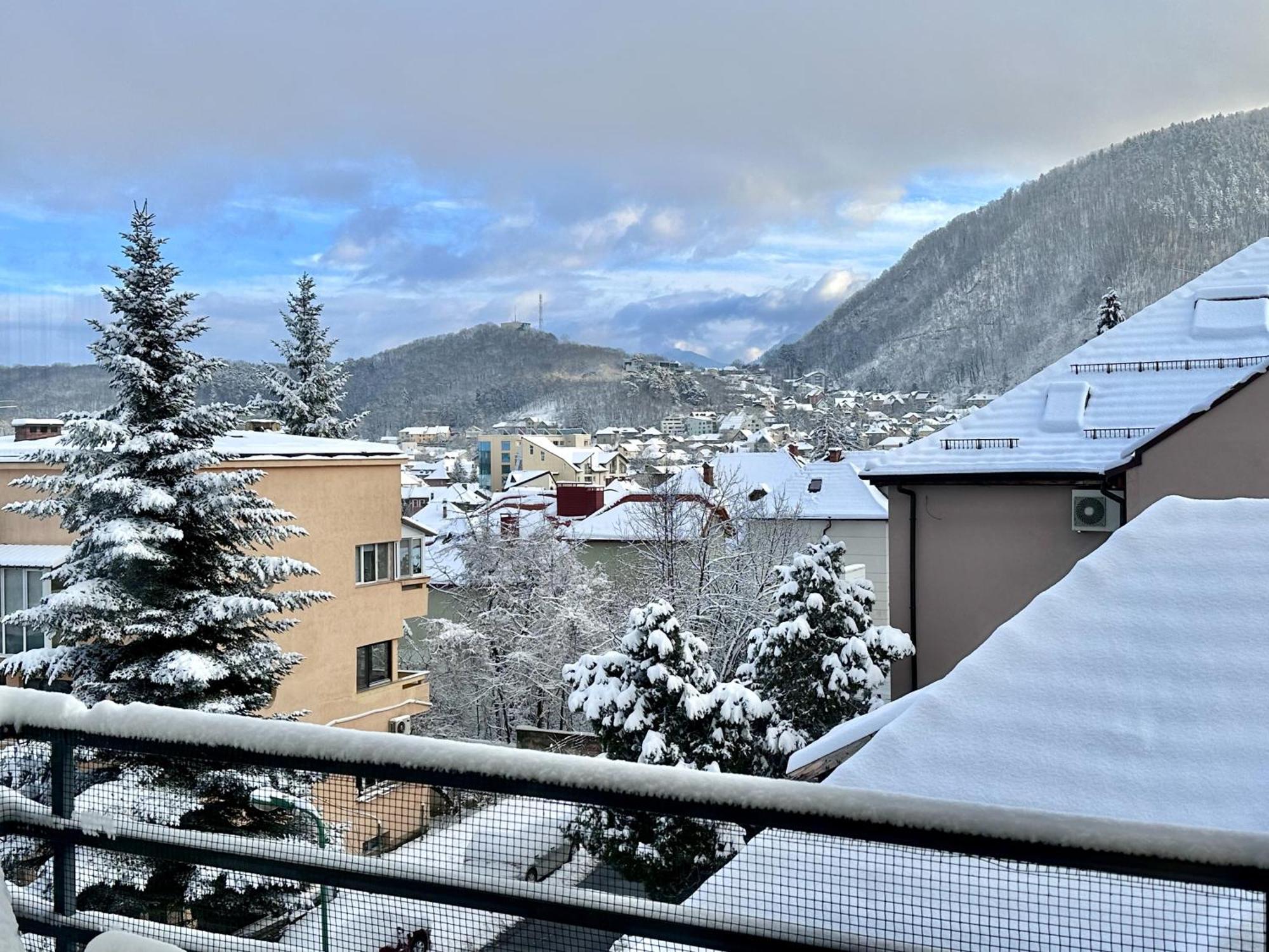 Central Premium Apartment Brasov Luaran gambar