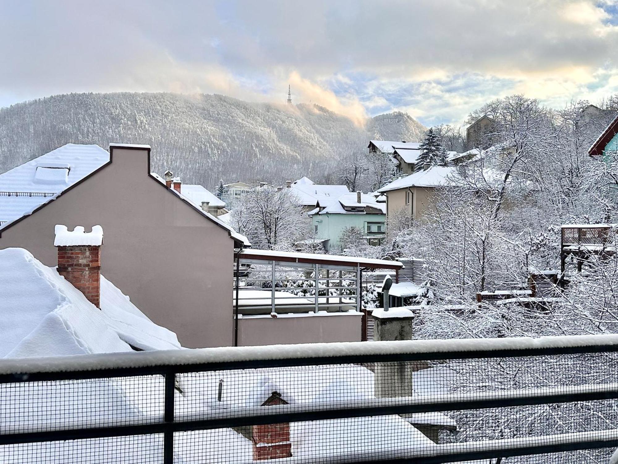 Central Premium Apartment Brasov Luaran gambar